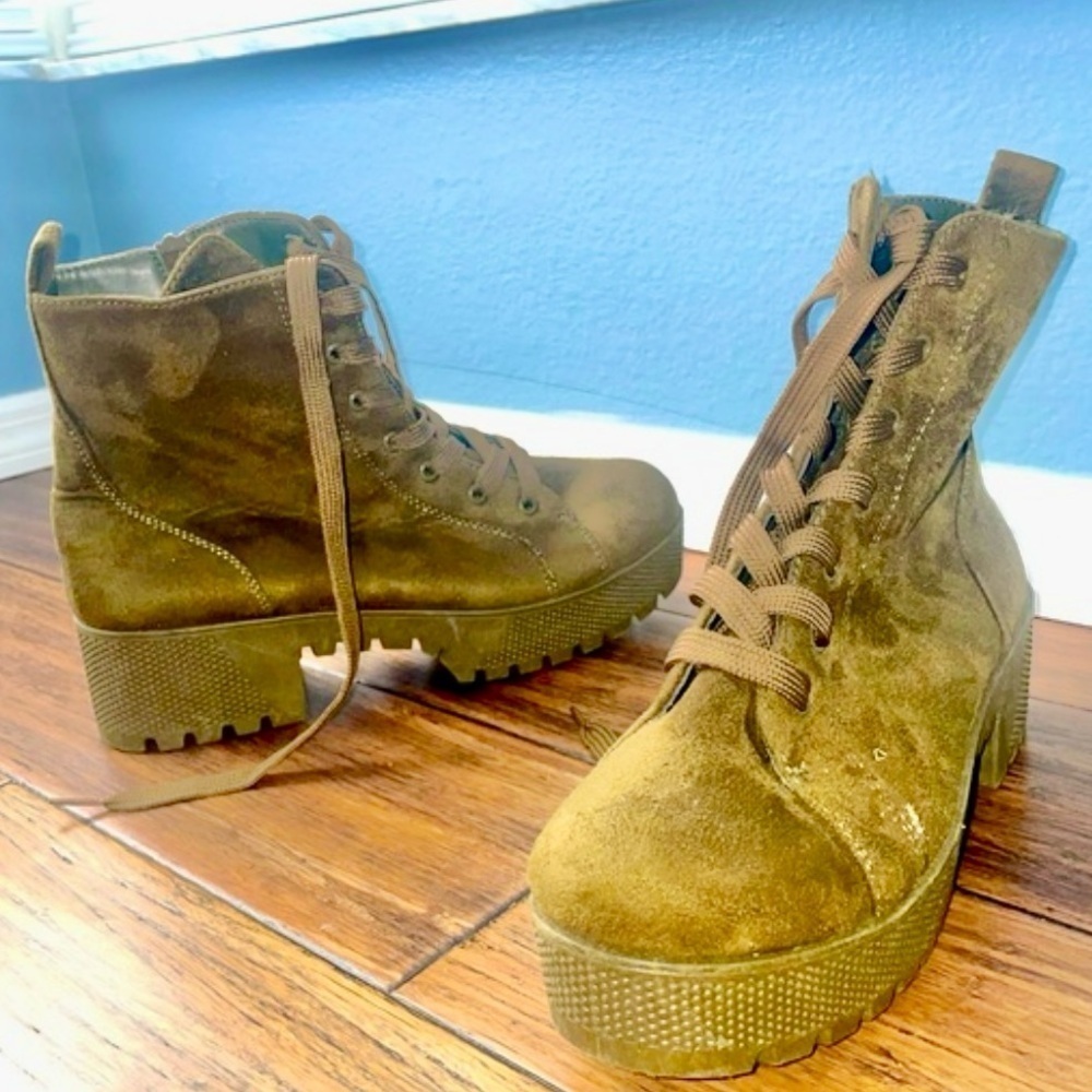Olive💚combat boots🖤chunky boots place up booties